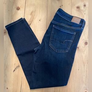 American Eagle Next Level Stretch Jeggings. Dark Wash. Size 12.
